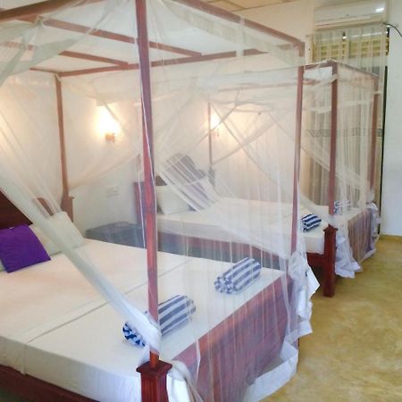 Aloha Beach Resort Тангалла Экстерьер фото
