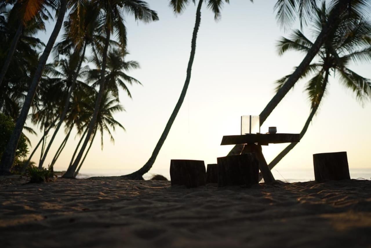 Aloha Beach Resort Тангалла Экстерьер фото
