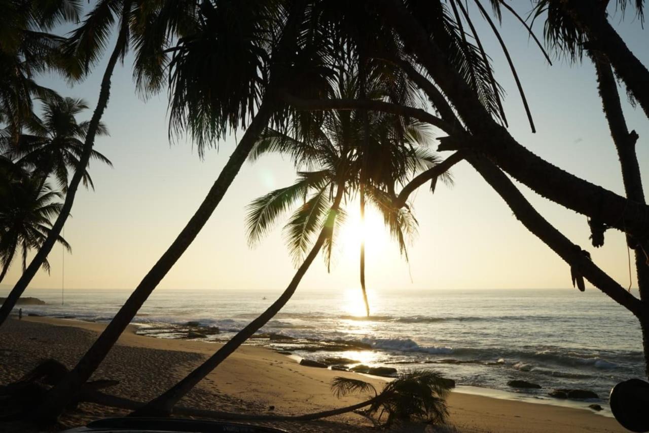Aloha Beach Resort Тангалла Экстерьер фото